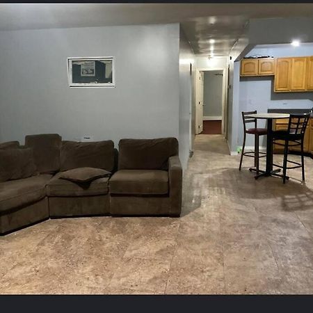 Room In A Beach House With King Size Bed In A Landlord Hosted Three Bedroom Apartment New York Exteriör bild