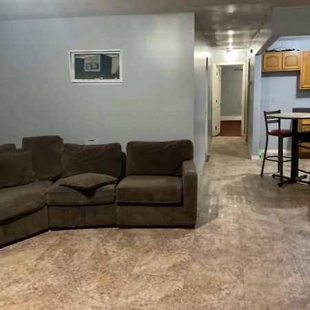 Room In A Beach House With King Size Bed In A Landlord Hosted Three Bedroom Apartment New York Exteriör bild
