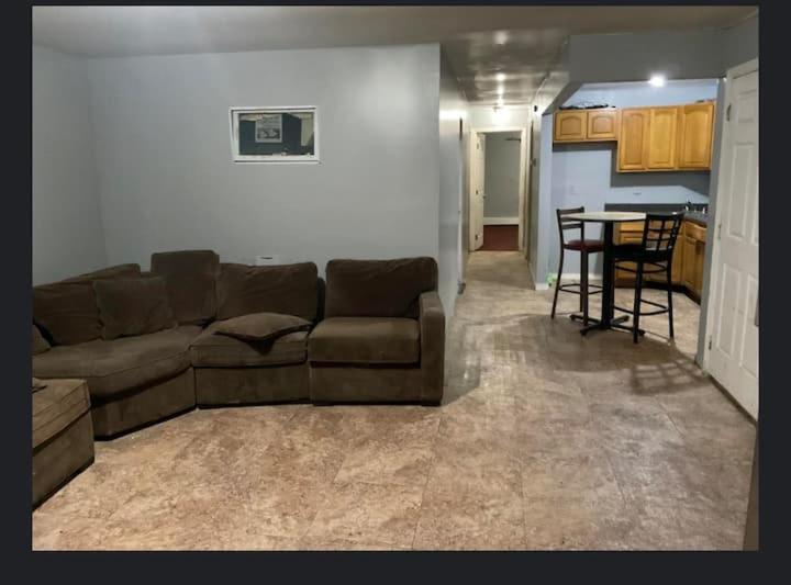 Room In A Beach House With King Size Bed In A Landlord Hosted Three Bedroom Apartment New York Exteriör bild