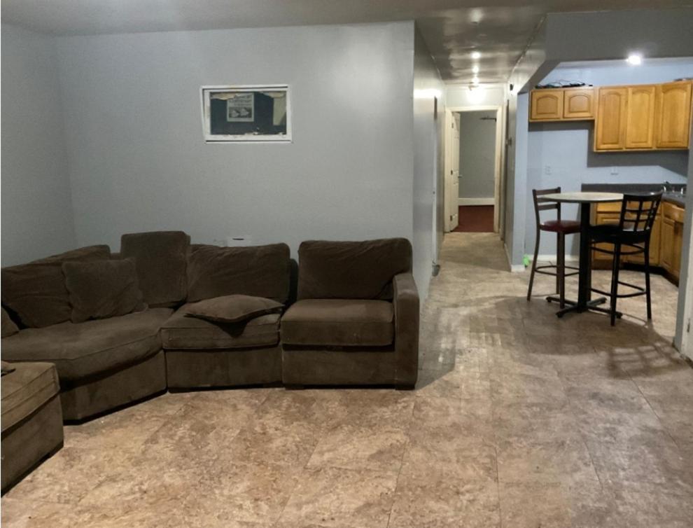 Room In A Beach House With King Size Bed In A Landlord Hosted Three Bedroom Apartment New York Exteriör bild