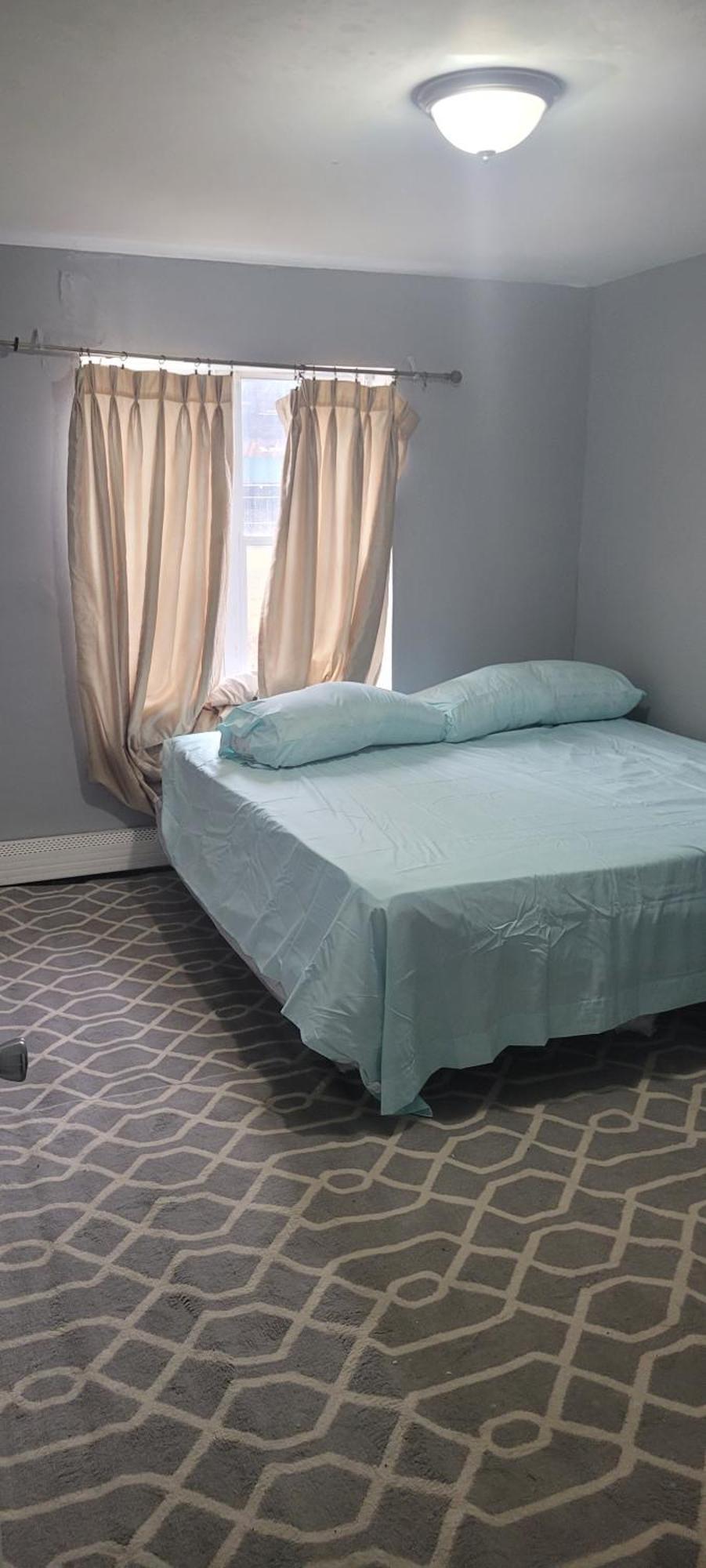 Room In A Beach House With King Size Bed In A Landlord Hosted Three Bedroom Apartment New York Exteriör bild