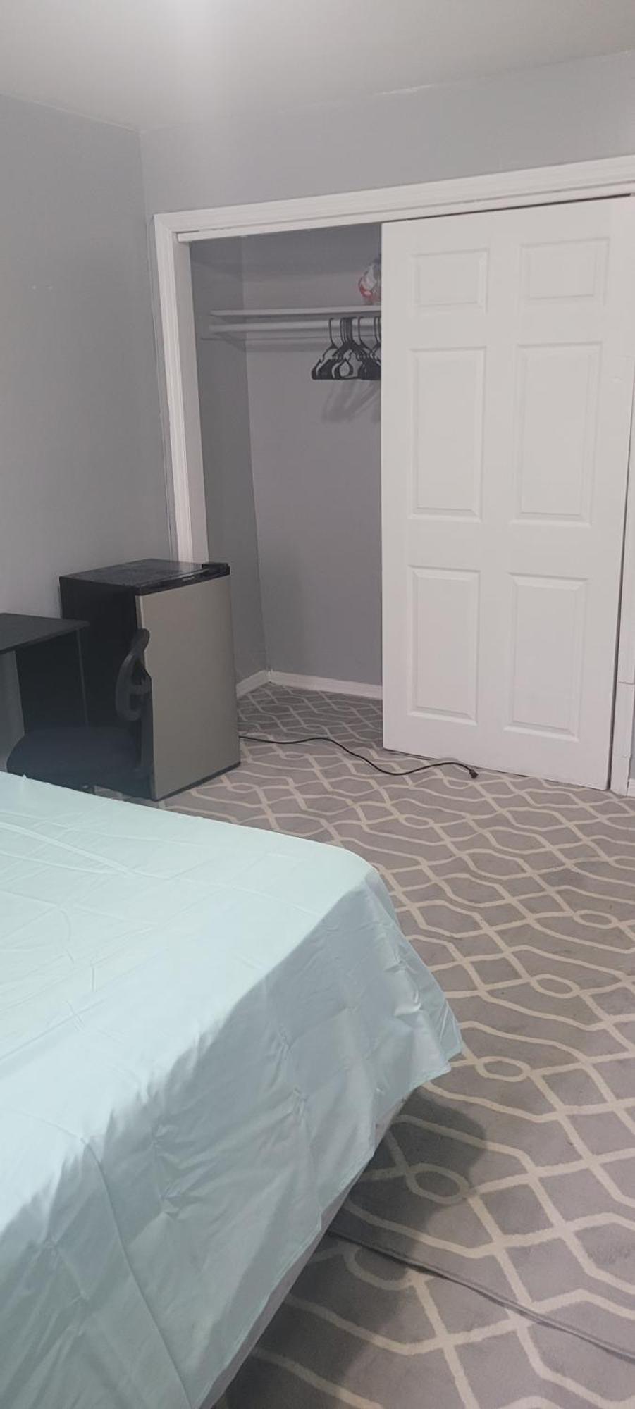 Room In A Beach House With King Size Bed In A Landlord Hosted Three Bedroom Apartment New York Exteriör bild